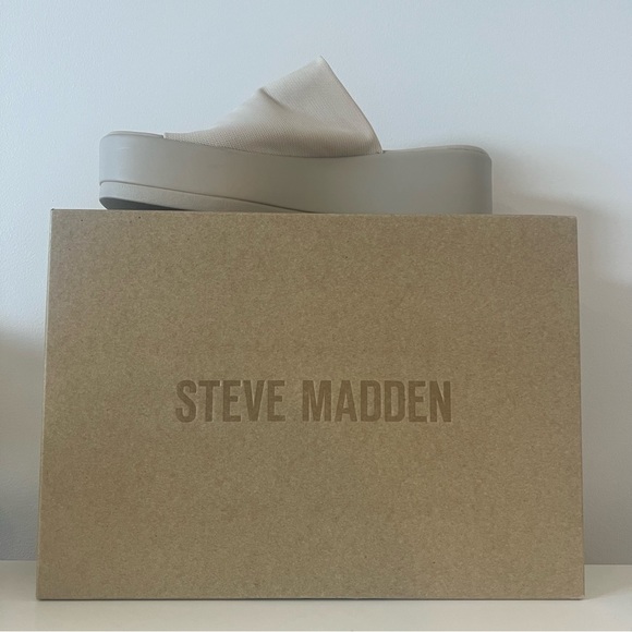 Steve Madden Shoes - BNWT Steve Madden Slinky Sandals Size 8 in colour Sand